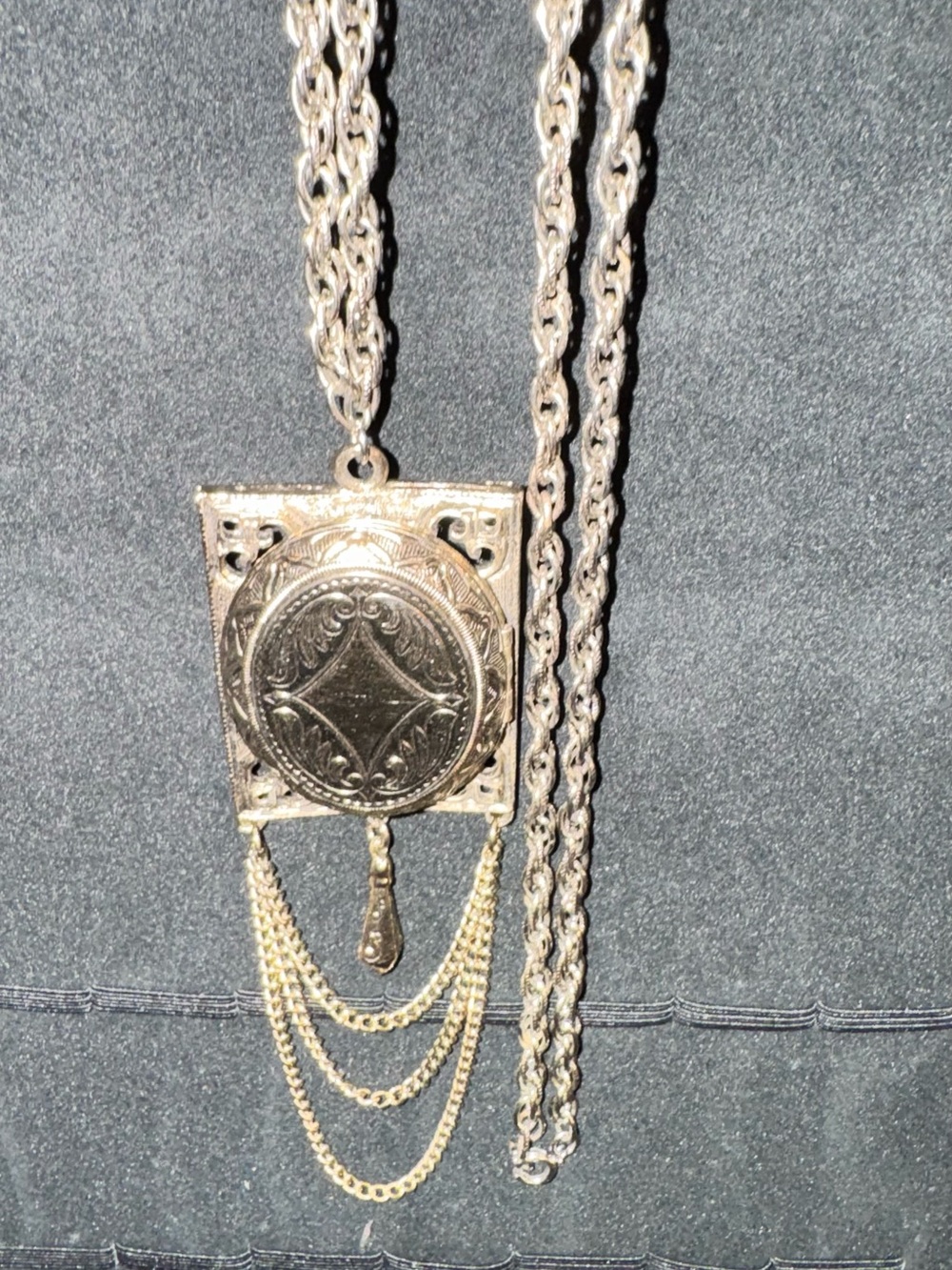 Vintage Gold-Tone Rectangle Locket Pendant Chain Necklace - Picture 6 of 9